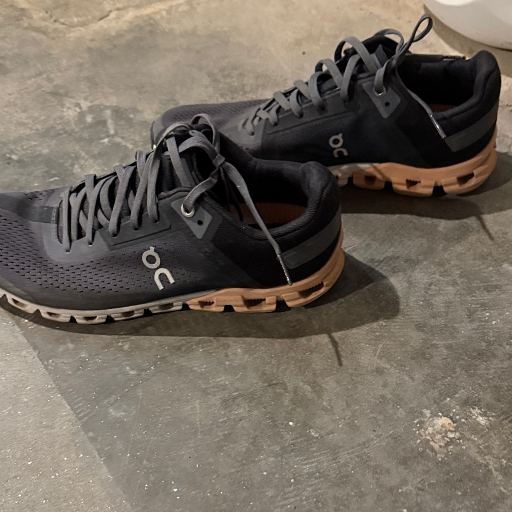 On Running Men's Athletic Shoes in Black and Tan